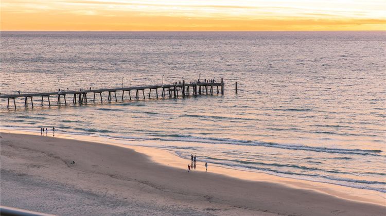 Oaks Glenelg Plaza Pier Suites Exterior