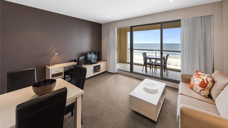 Oaks Glenelg Plaza Pier Suites Room