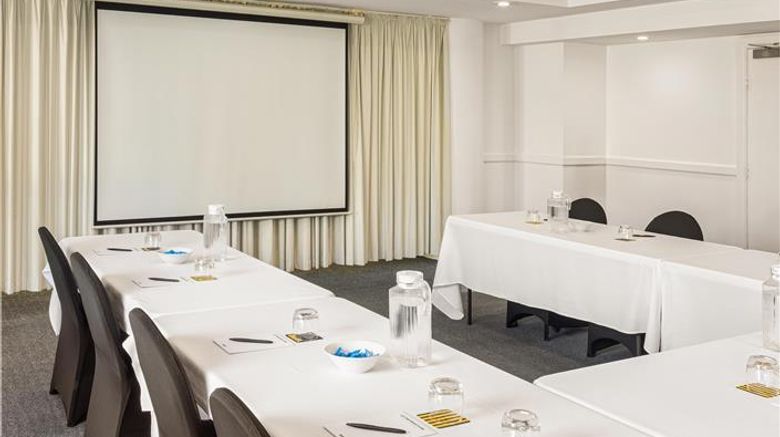 <b>Oaks Gold Coast Calypso Plaza Suites Meeting</b>. Images powered by <a href="https://iceportal.shijigroup.com/" title="IcePortal" target="_blank">IcePortal</a>.