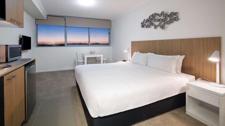 <b>Oaks Mackay Rivermarque Hotel Suite</b>. Images powered by <a href="https://iceportal.shijigroup.com/" title="IcePortal" target="_blank">IcePortal</a>.