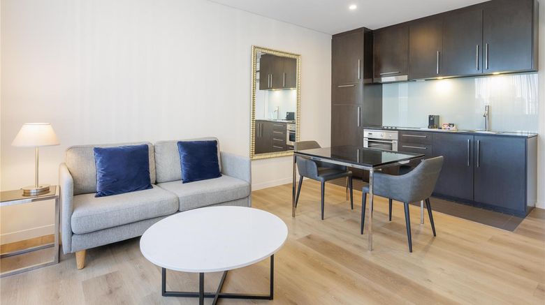 <b>Oaks Melbourne on Collins Street Room</b>. Images powered by <a href="https://iceportal.shijigroup.com/" title="IcePortal" target="_blank">IcePortal</a>.