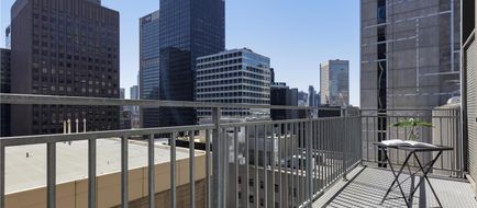 Oaks Melbourne on Collins Street Exterior