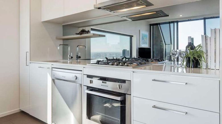 <b>Oaks Melbourne on William Suites Room</b>. Images powered by <a href="https://iceportal.shijigroup.com/" title="IcePortal" target="_blank">IcePortal</a>.
