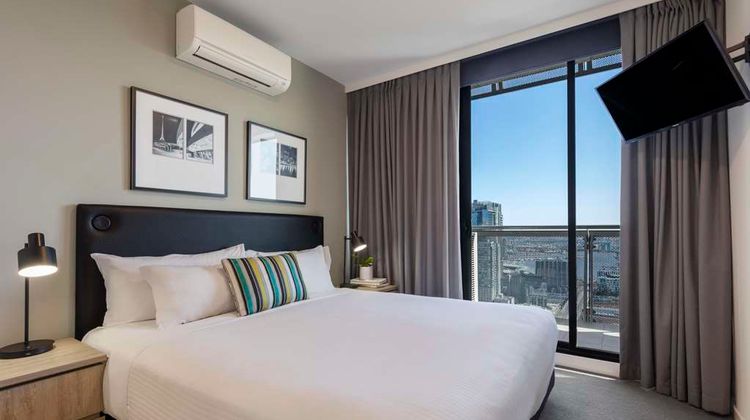 Oaks Melbourne on William Suites Room