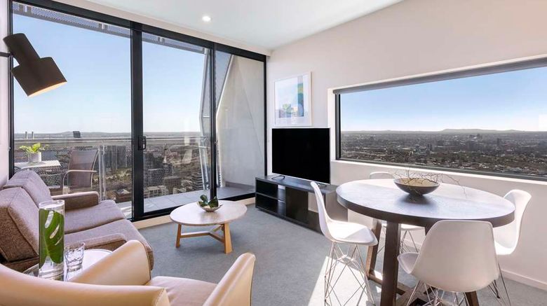 <b>Oaks Melbourne on William Suites Suite</b>. Images powered by <a href="https://iceportal.shijigroup.com/" title="IcePortal" target="_blank">IcePortal</a>.
