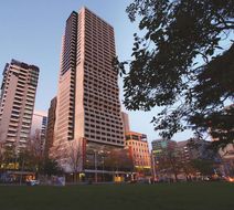 Oaks Melbourne on William Suites Exterior