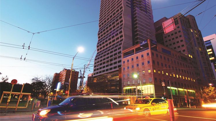 Oaks Melbourne on William Suites Exterior