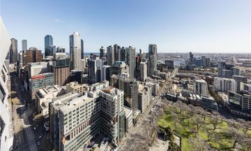 Oaks Melbourne on William Suites
