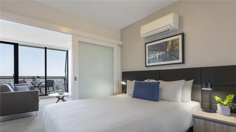 Oaks Melbourne on William Suites Suite