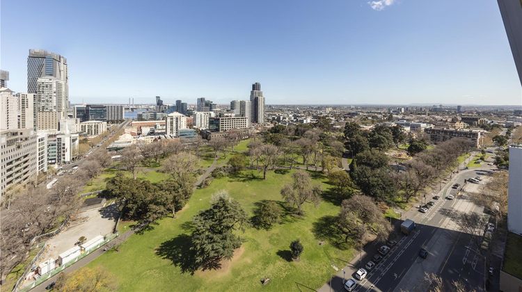 Oaks Melbourne on William Suites Room