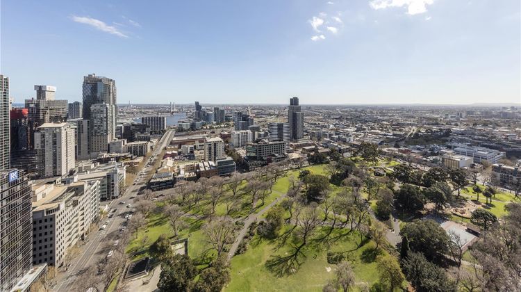 Oaks Melbourne on William Suites Room