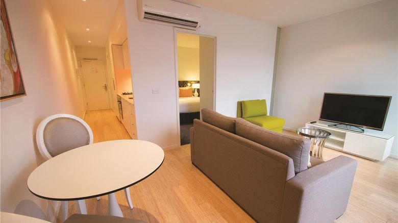 <b>Oaks Melbourne South Yarra Suites Suite</b>. Images powered by <a href="https://iceportal.shijigroup.com/" title="IcePortal" target="_blank">IcePortal</a>.