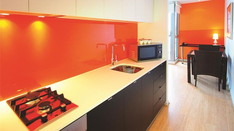 Oaks Melbourne South Yarra Suites Room