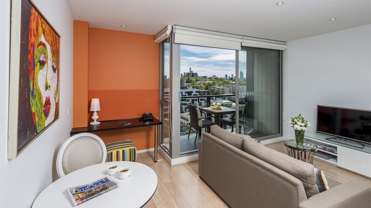 Oaks Melbourne South Yarra Suites Room