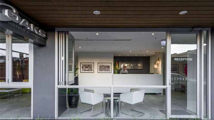 Oaks Melbourne South Yarra Suites Lobby