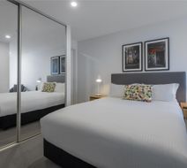 Oaks Melbourne Southbank Suites Room