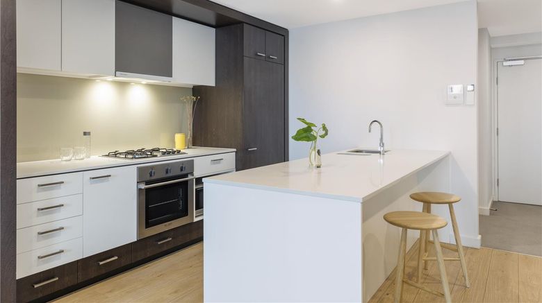 <b>Oaks Melbourne Southbank Suites Room</b>. Images powered by <a href="https://iceportal.shijigroup.com/" title="IcePortal" target="_blank">IcePortal</a>.