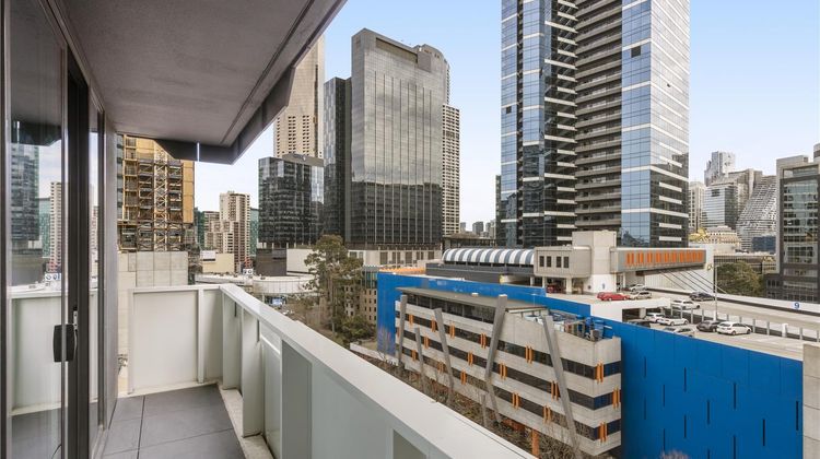 Oaks Melbourne Southbank Suites Room