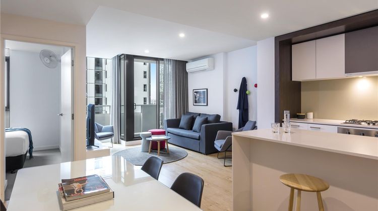 Oaks Melbourne Southbank Suites Room
