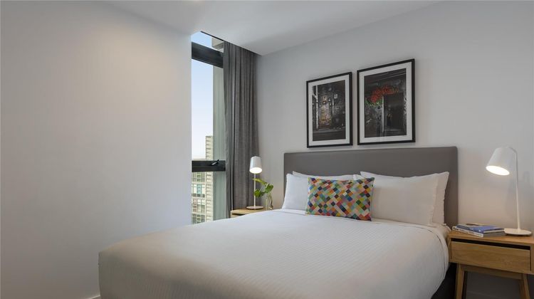 Oaks Melbourne Southbank Suites Room