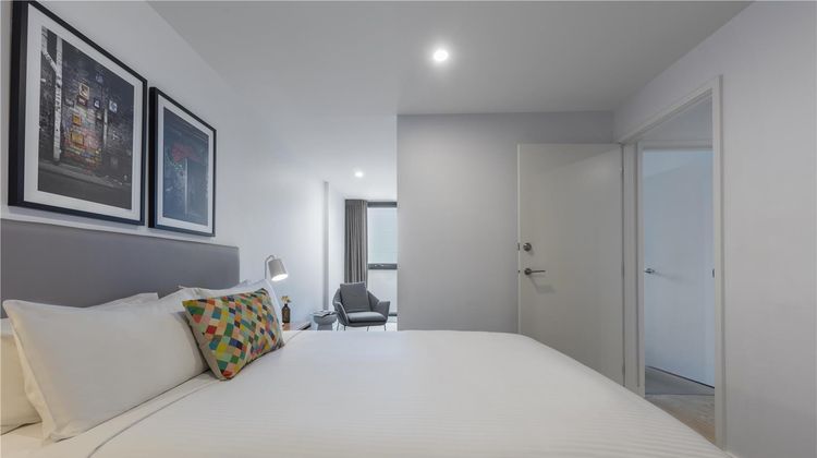 Oaks Melbourne Southbank Suites Suite