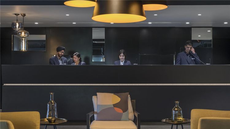 Oaks Melbourne Southbank Suites Lobby
