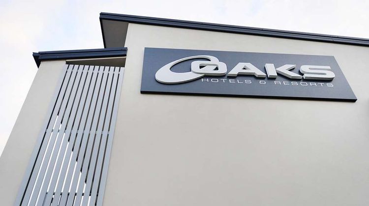 Oaks Middlemount Suites Exterior