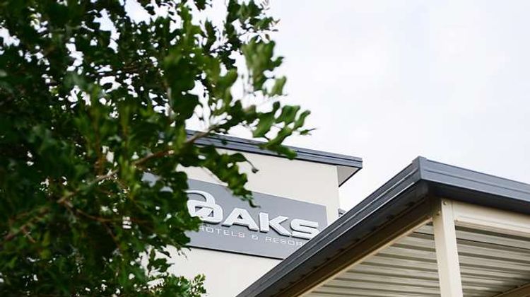 Oaks Middlemount Suites Exterior