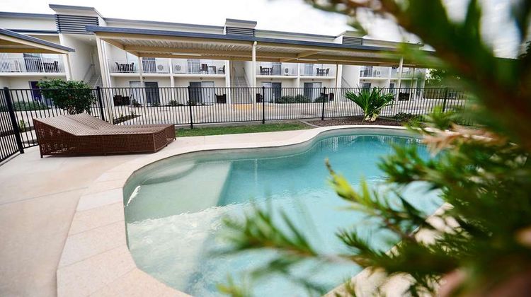 Oaks Middlemount Suites Pool