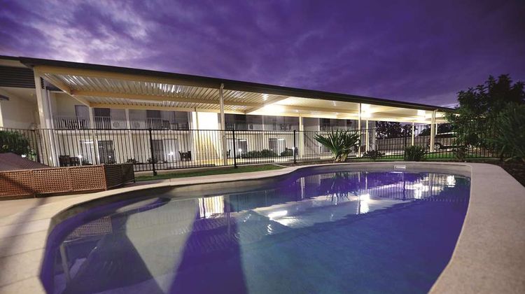 Oaks Middlemount Suites Pool