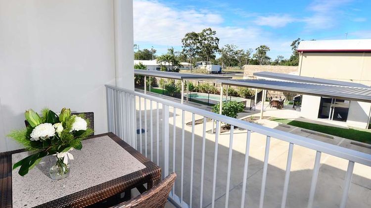 Oaks Middlemount Suites Suite
