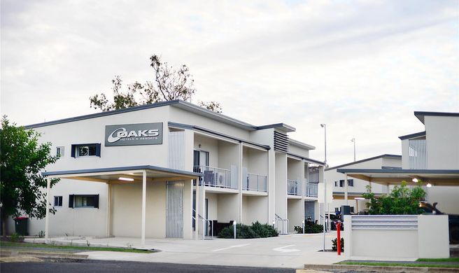 Oaks Middlemount Suites Exterior