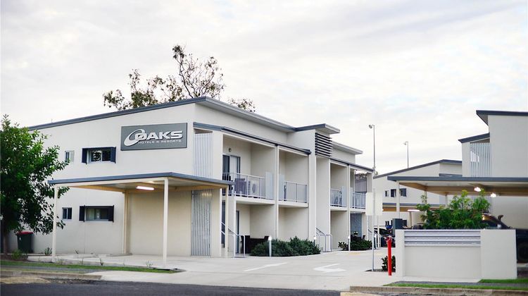 Oaks Middlemount Suites Exterior