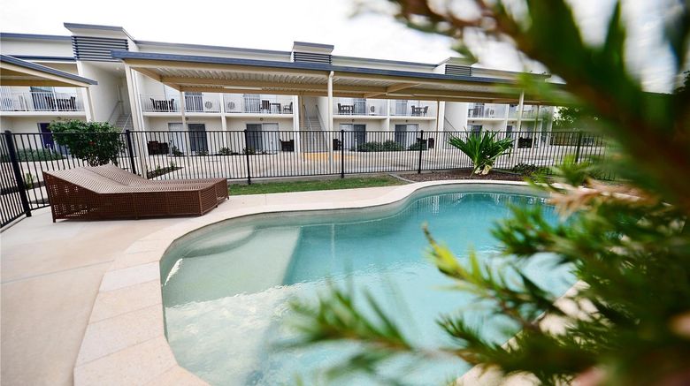 <b>Oaks Middlemount Suites Pool</b>. Images powered by <a href="https://iceportal.shijigroup.com/" title="IcePortal" target="_blank">IcePortal</a>.