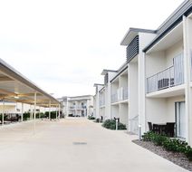 Oaks Middlemount Suites Exterior