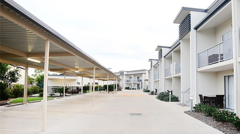<b>Oaks Middlemount Suites Exterior</b>. Images powered by <a href="https://iceportal.shijigroup.com/" title="IcePortal" target="_blank">IcePortal</a>.