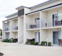 Oaks Middlemount Suites Exterior