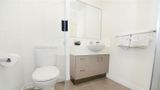 Oaks Middlemount Suites Room