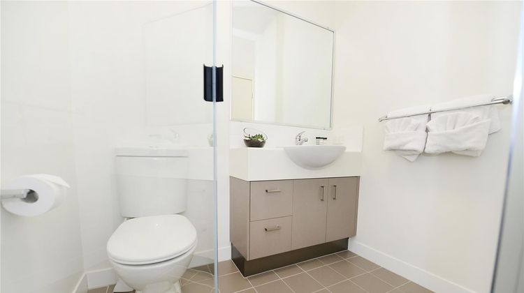 Oaks Middlemount Suites Room