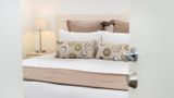 Oaks Middlemount Suites Suite