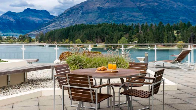 <b>Oaks Queenstown Club Suites Room</b>. Images powered by <a href="https://iceportal.shijigroup.com/" title="IcePortal" target="_blank">IcePortal</a>.