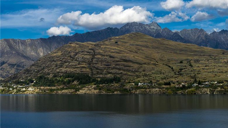 Oaks Queenstown Shores Resort Exterior. Images powered by <a href="https://iceportal.shijigroup.com" target="_blank" rel="noopener">Ice Portal</a>.