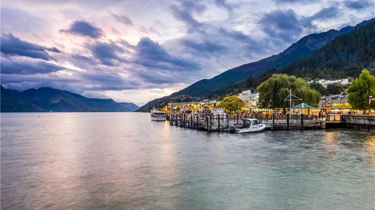 Oaks Queenstown Shores Resort Exterior