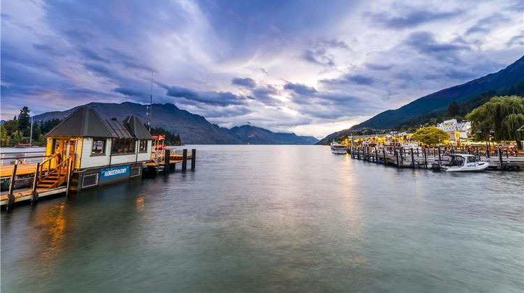 Oaks Queenstown Shores Resort Exterior