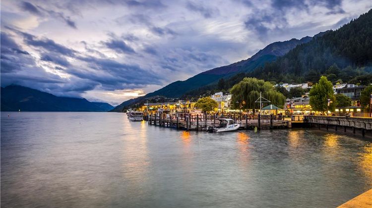 Oaks Queenstown Shores Resort Exterior