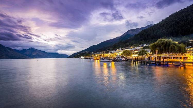 Oaks Queenstown Shores Resort Exterior