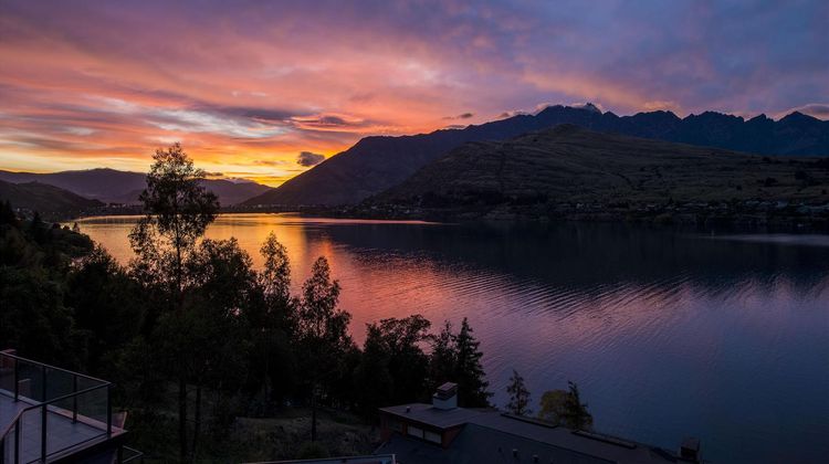 Oaks Queenstown Shores Resort Exterior
