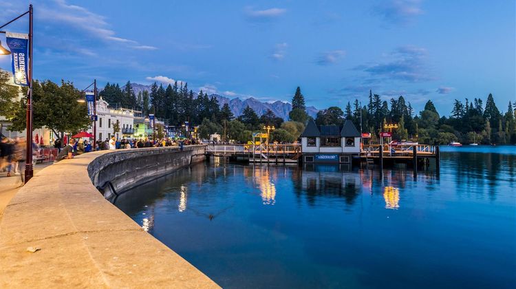 Oaks Queenstown Shores Resort Exterior