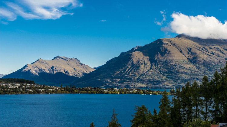 Oaks Queenstown Shores Resort Exterior