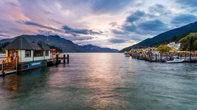 Oaks Queenstown Shores Resort Exterior
